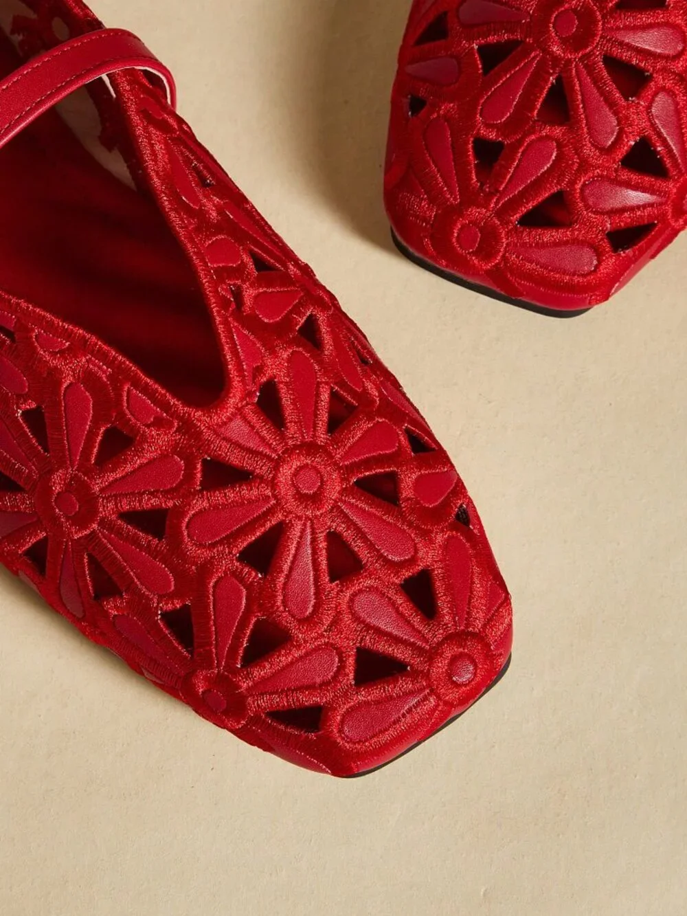 Red Elegant Women's Buckle Design Floral Hollow-Out Flats